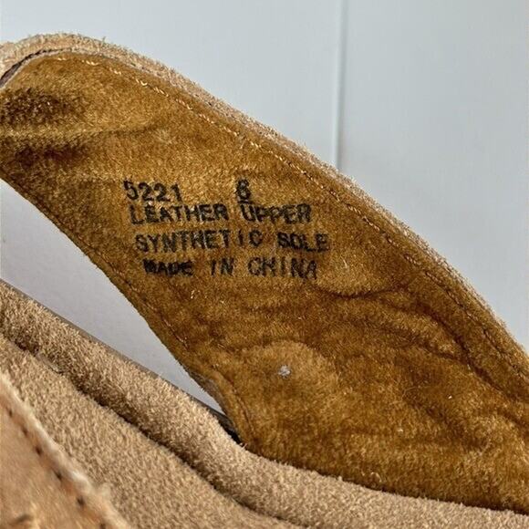 Minnetonka Sandals Womens 6 Tan Leather Flip Flop Concho Slide Suede Southwest - Picture 11 of 12